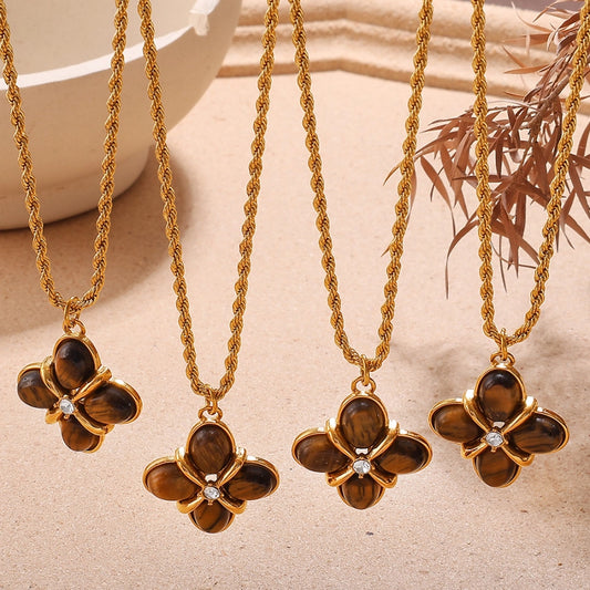 Collar con Trébol de Cuatro Hojas