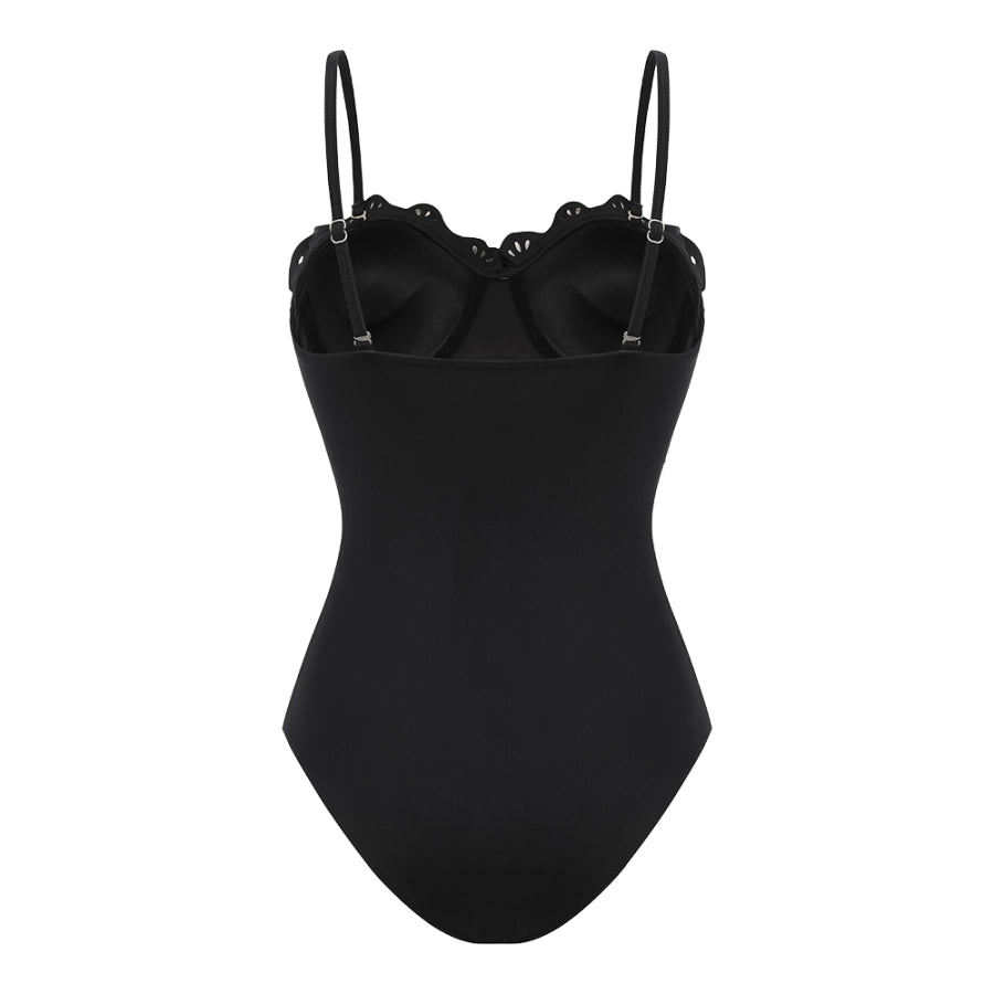 Bañador Negro con Corte Láser y Falda