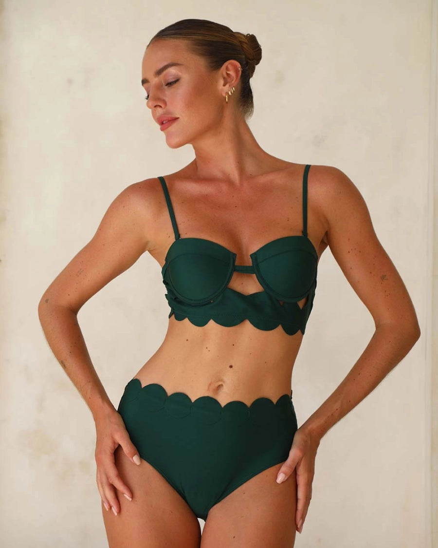 Bikini con Corte Láser Circular y Falda Abierta