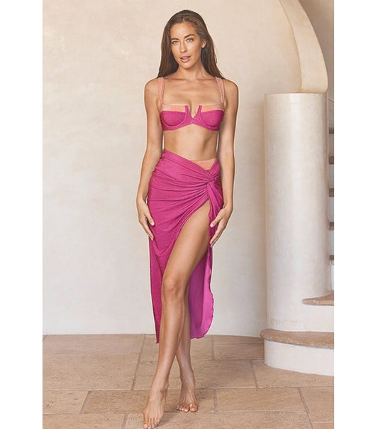 Bikini con Bloques de Color, Tiras y Pareo