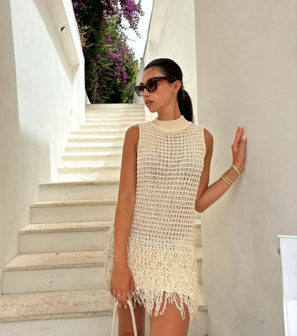 Vestido Corto con Borlas y Aberturas