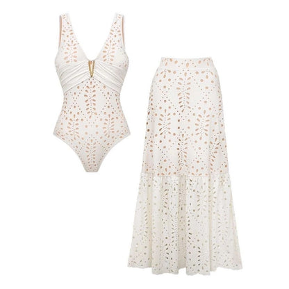 Bañador Liso con Escote en V, Corte Láser Floral y Falda