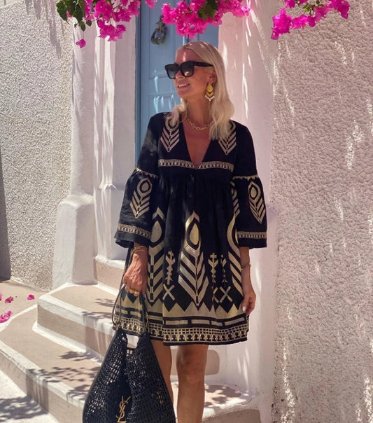 Vestido Corto Estampado con Mangas Acampanadas