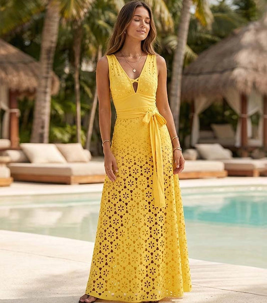 Bañador Amarillo con Corte Láser Floral y Falda