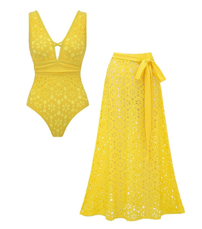 Bañador Amarillo con Corte Láser Floral y Falda