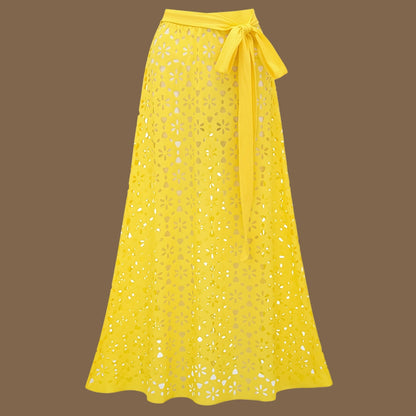 Bañador Amarillo con Corte Láser Floral y Falda
