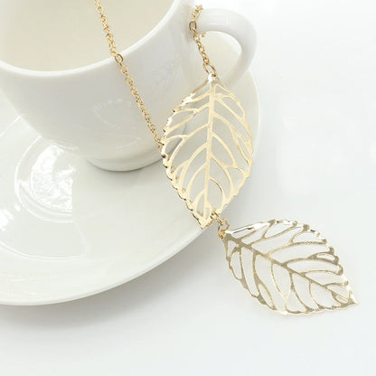 Collar con Hoja Calada