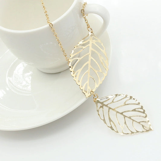 Collar con Hoja Calada