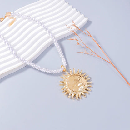 Collar de Girasol con Cuerda Trenzada