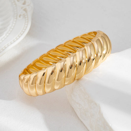 Pulsera con Textura en Espiral