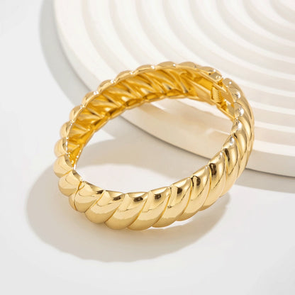 Pulsera con Textura en Espiral