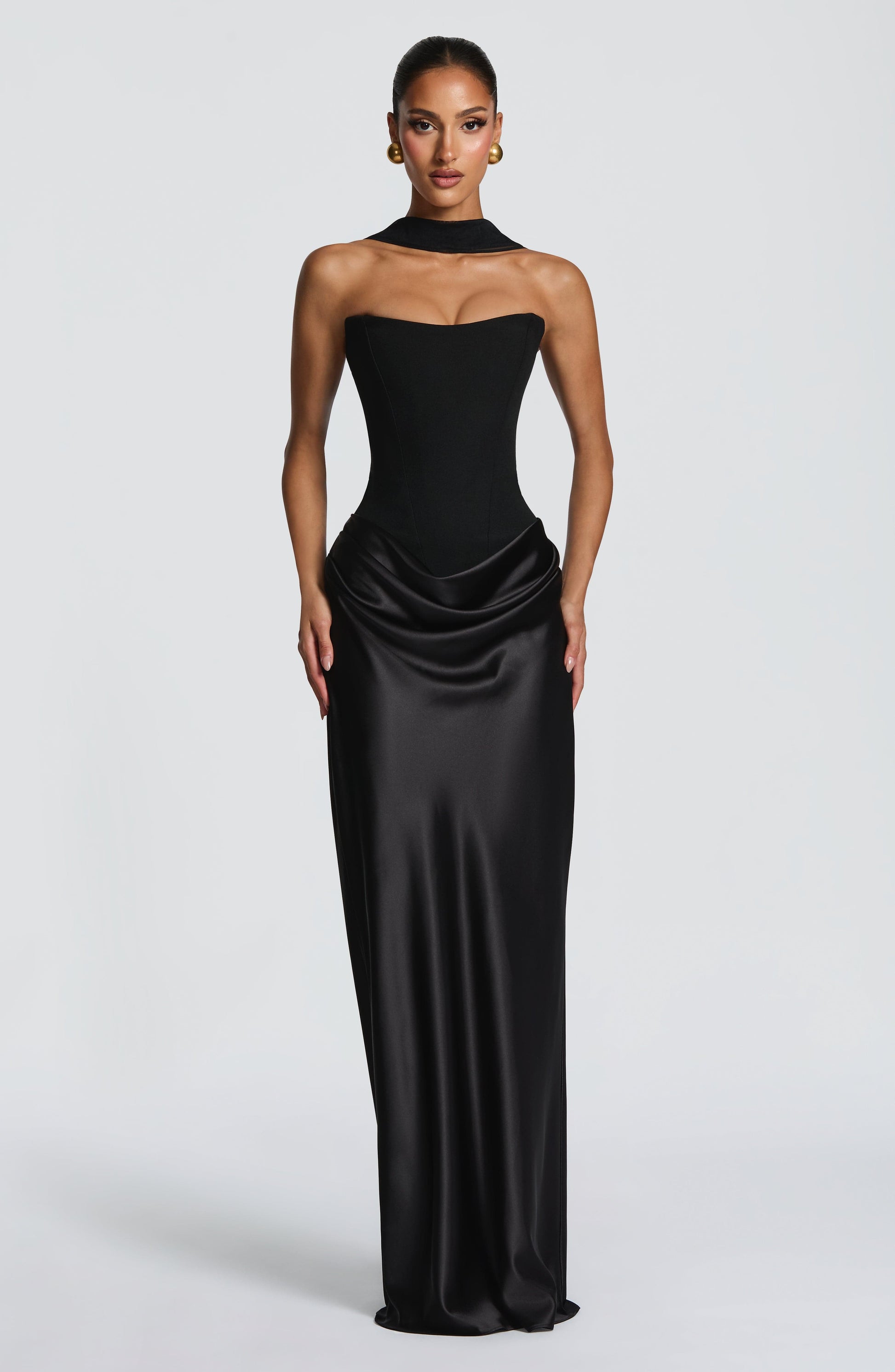 Robe longue bustier satin drapé noire Lissora — Maggie